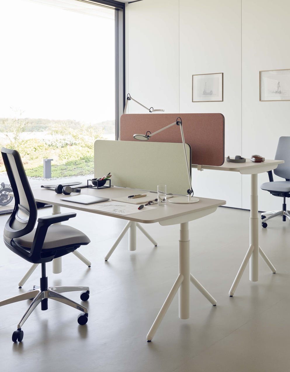 Arbeitsplatz mit Sedus se:Lab E-desk A und se:Flex
